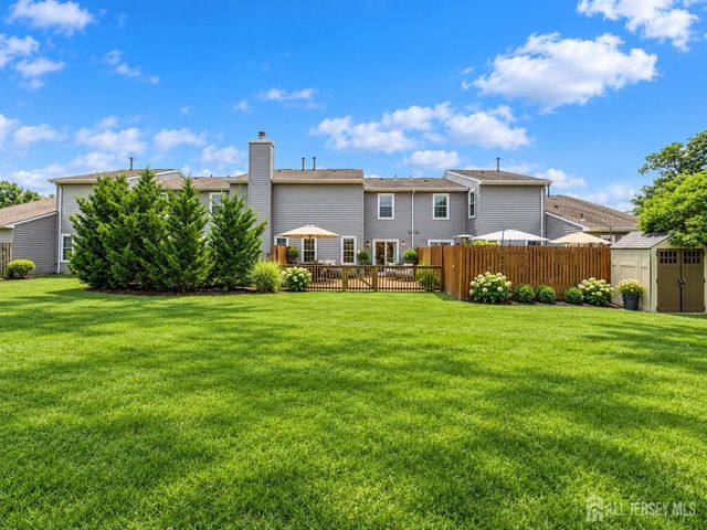 7 Sloop Square, Howell, NJ 07228