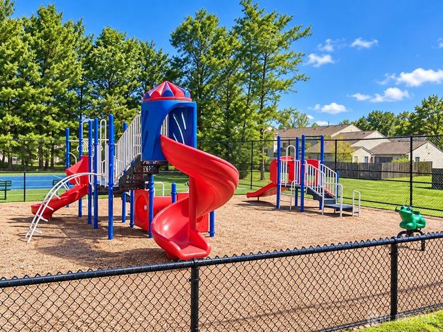 7 Sloop Square, Howell, NJ 07228