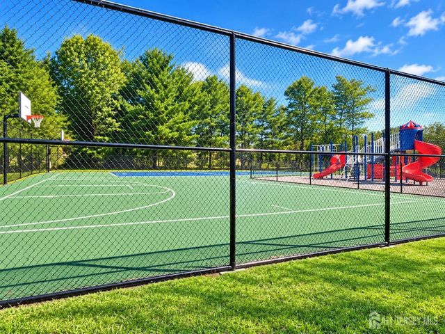 7 Sloop Square, Howell, NJ 07228