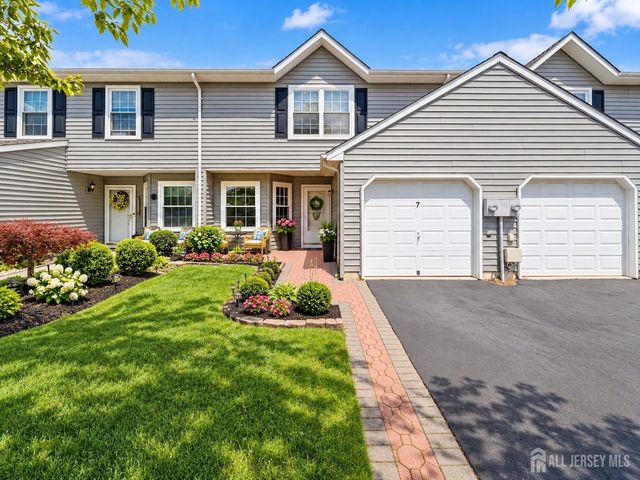7 Sloop Square, Howell, NJ 07228