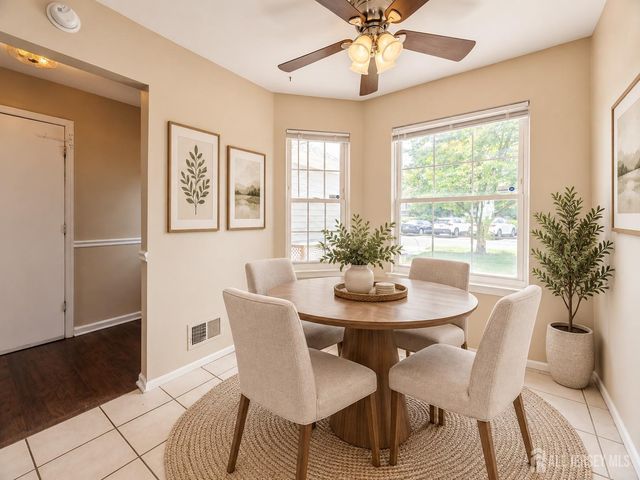 7 Sloop Square, Howell, NJ 07228