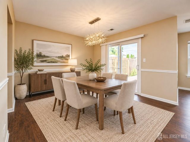 7 Sloop Square, Howell, NJ 07228