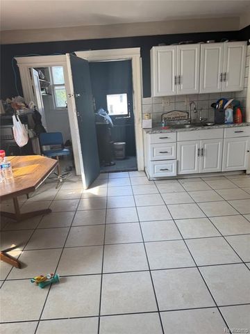4951 Cecil Street, Detroit, MI 48210