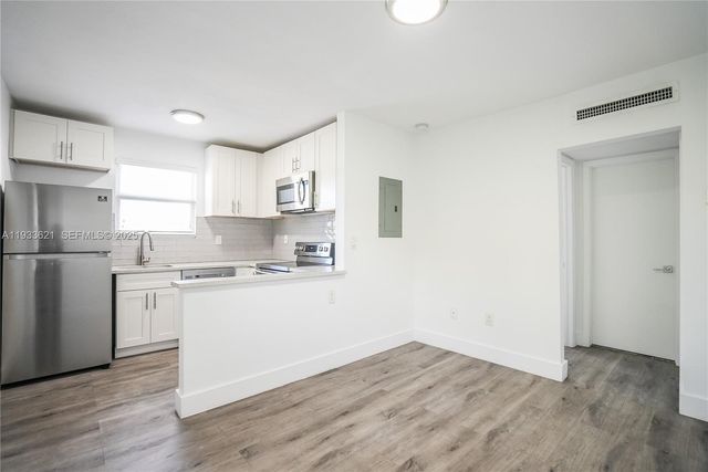 1950 NW 2nd Ct 7, Miami, FL 33136