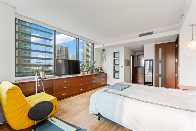 1199 Bishop Street 12B, Honolulu, HI 96813