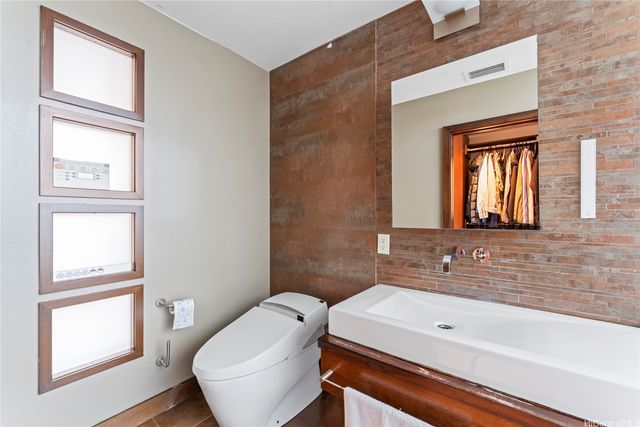 1199 Bishop Street 12B, Honolulu, HI 96813