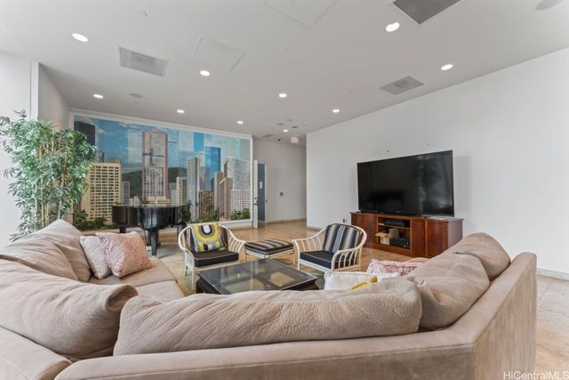 1199 Bishop Street 12B, Honolulu, HI 96813