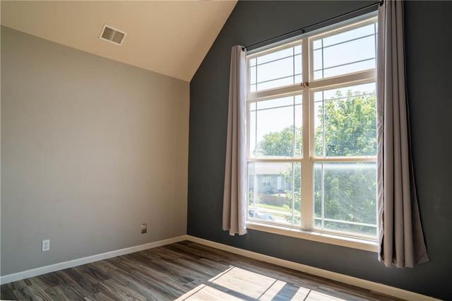 10760 N Laurel Avenue, Kansas City, MO 64157