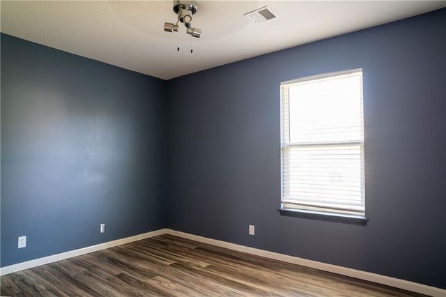 10760 N Laurel Avenue, Kansas City, MO 64157