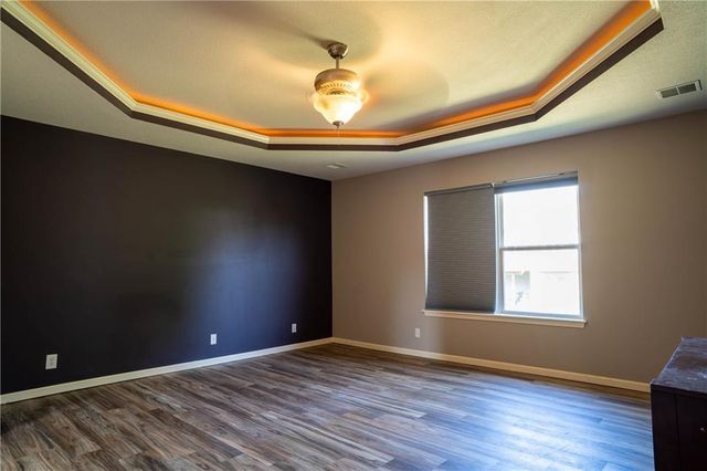 10760 N Laurel Avenue, Kansas City, MO 64157