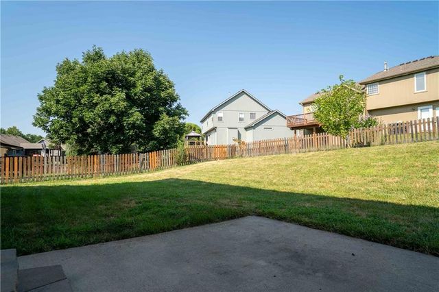10760 N Laurel Avenue, Kansas City, MO 64157