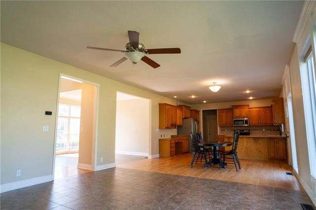 10760 N Laurel Avenue, Kansas City, MO 64157