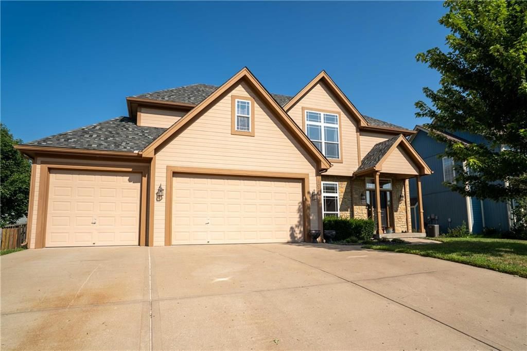 10760 N Laurel Avenue, Kansas City, MO 64157