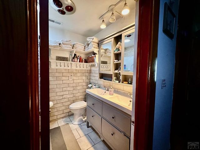 411 S 10th St, Rocky Ford, CO 81067