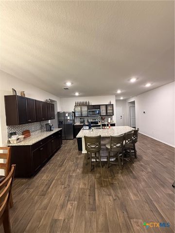 208 Yucca Drive, Seguin, TX 78155