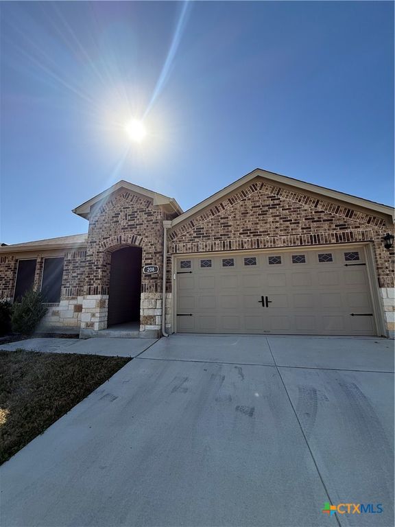 208 Yucca Drive, Seguin, TX 78155