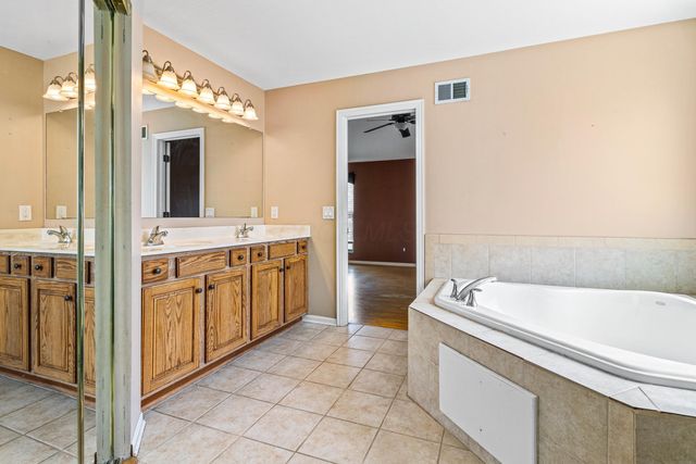 6008 Buckeye Parkway, Grove City, OH 43123