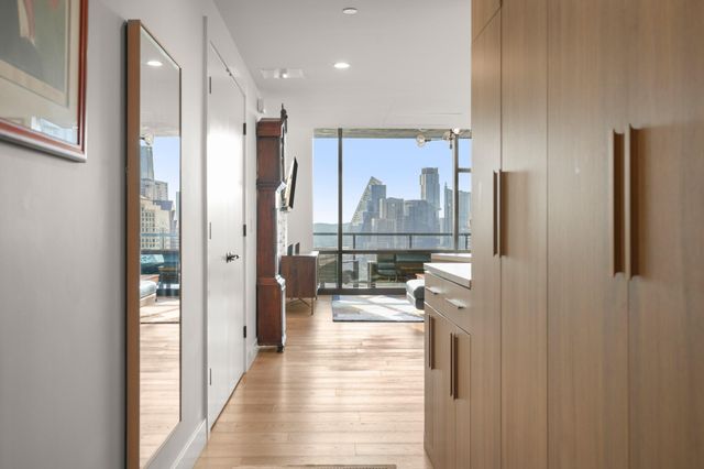 70 Rainey ST 1908, Austin, TX 78701