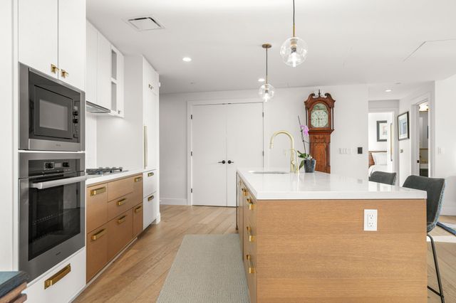 70 Rainey ST 1908, Austin, TX 78701