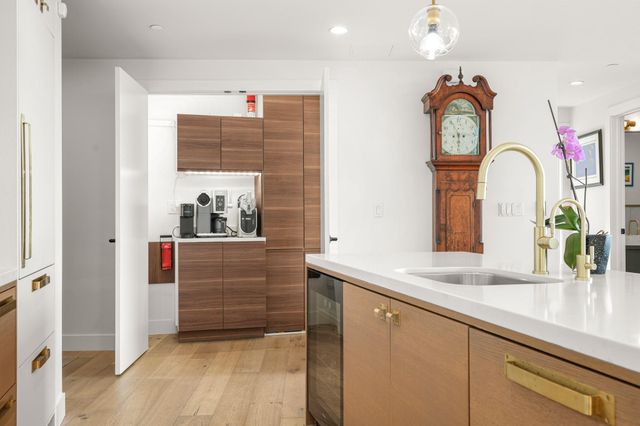 70 Rainey ST 1908, Austin, TX 78701
