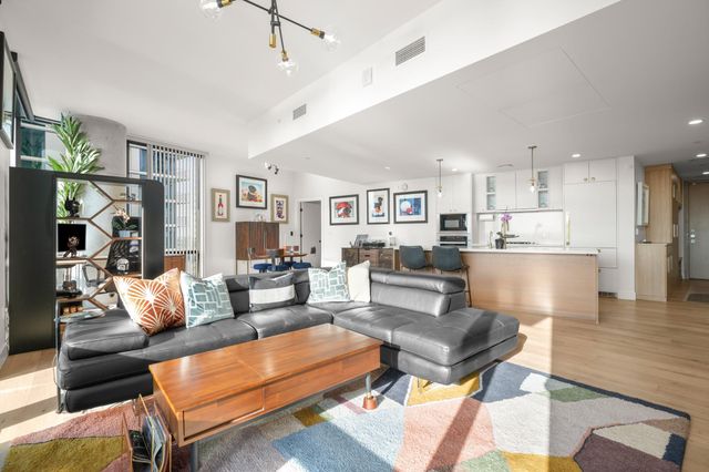 70 Rainey ST 1908, Austin, TX 78701