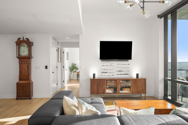 70 Rainey ST 1908, Austin, TX 78701
