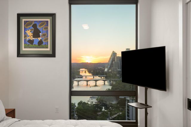 70 Rainey ST 1908, Austin, TX 78701