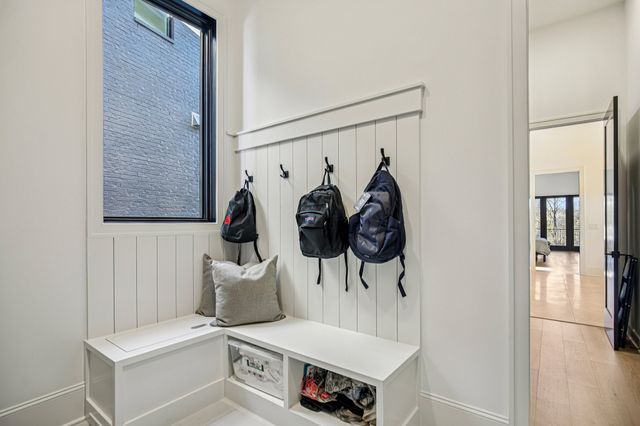 3916B Caylor Dr, Nashville, TN 37215