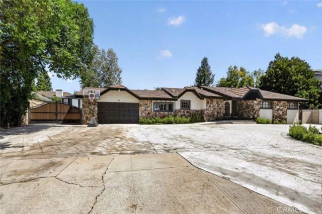 19457 Merridy Street, Northridge, CA 91324