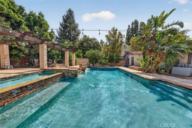 19457 Merridy Street, Northridge, CA 91324