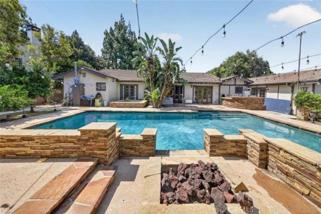 19457 Merridy Street, Northridge, CA 91324