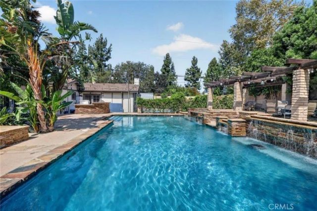 19457 Merridy Street, Northridge, CA 91324