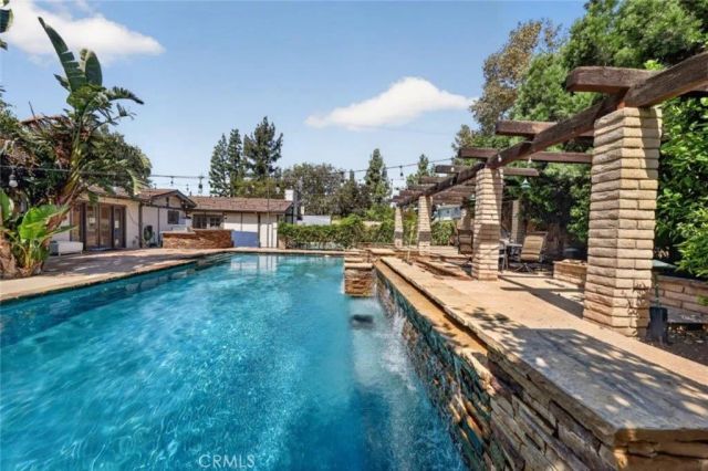 19457 Merridy Street, Northridge, CA 91324