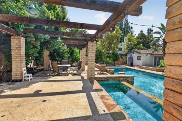 19457 Merridy Street, Northridge, CA 91324