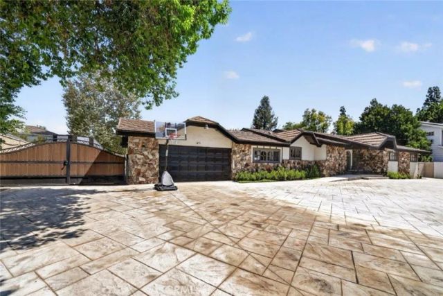 19457 Merridy Street, Northridge, CA 91324