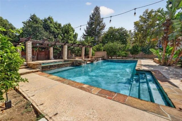 19457 Merridy Street, Northridge, CA 91324