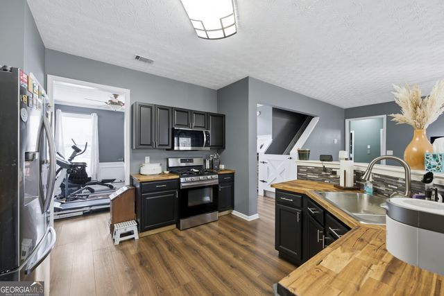 952 Island Cove Court, Buford, GA 30518