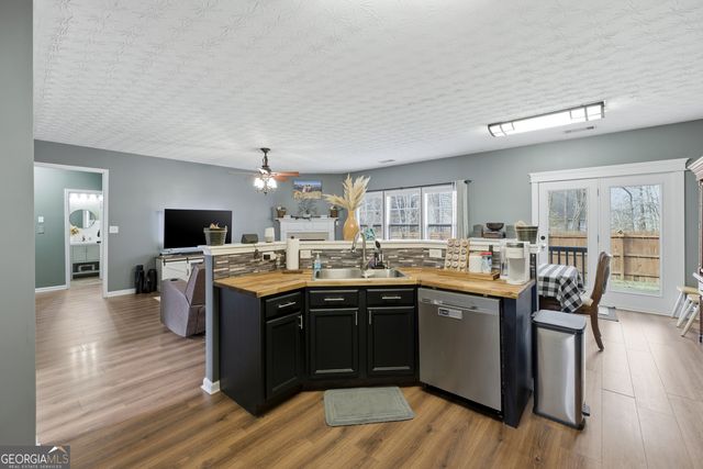 952 Island Cove Court, Buford, GA 30518