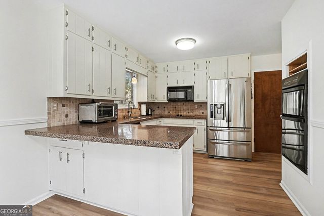 1110 Lake Drive, Roswell, GA 30075