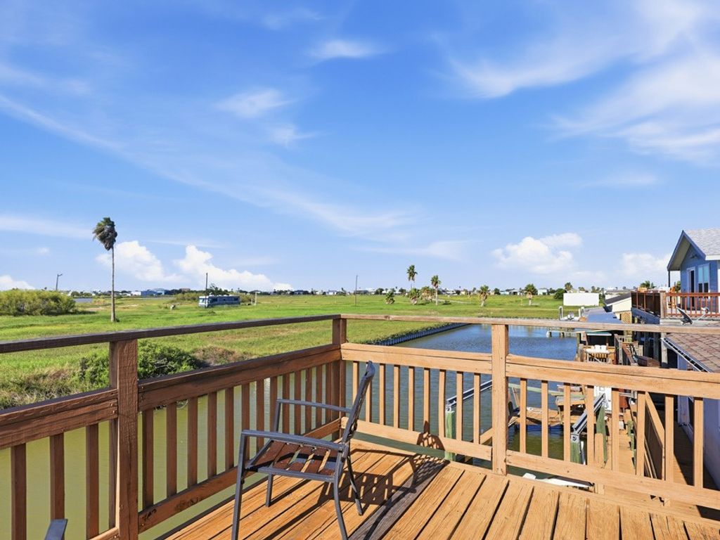 814 Rattlesnake Point, Rockport, TX 78382 — photo 2