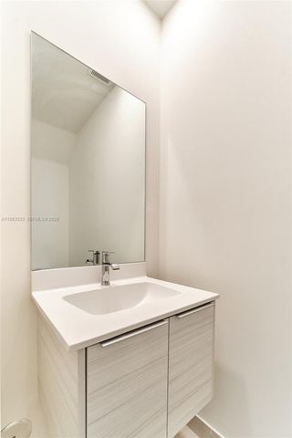 10447 NW 66th St, Doral, FL 33178