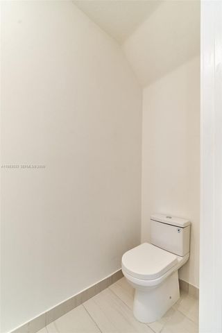 10447 NW 66th St, Doral, FL 33178