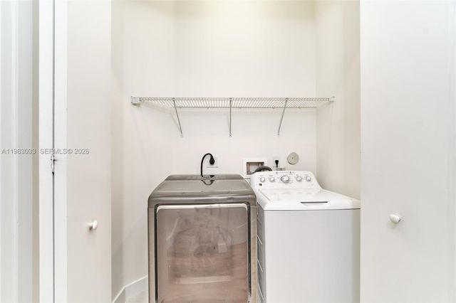 10447 NW 66th St, Doral, FL 33178