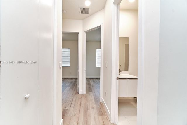 10447 NW 66th St, Doral, FL 33178