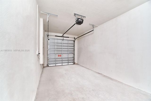 10447 NW 66th St, Doral, FL 33178