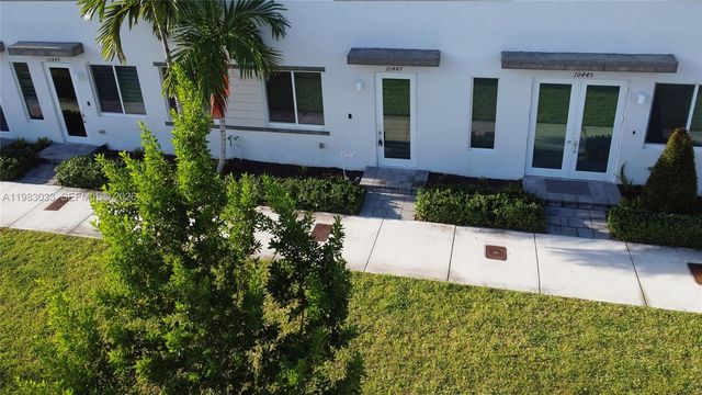 10447 NW 66th St, Doral, FL 33178