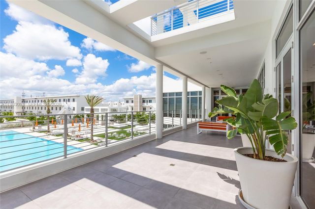 10447 NW 66th St, Doral, FL 33178