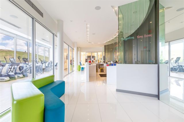 10447 NW 66th St, Doral, FL 33178