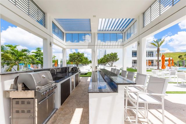 10447 NW 66th St, Doral, FL 33178