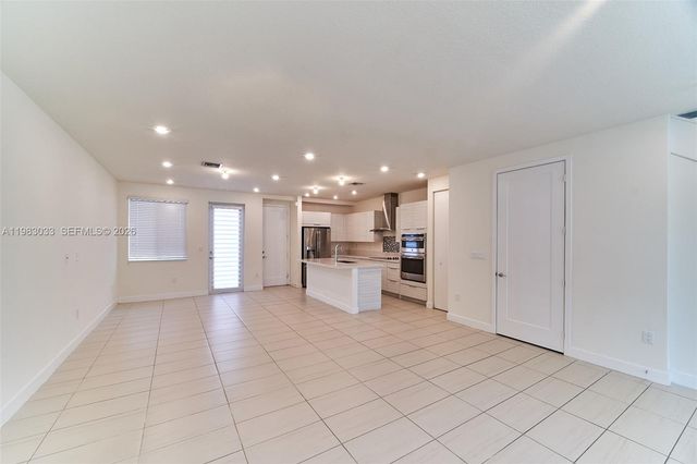 10447 NW 66th St, Doral, FL 33178